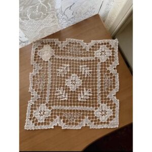 【手工蕾絲方形桌墊 】：圖片 3