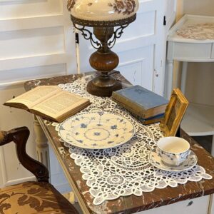 【 稀有布品全手工刺繡蕾絲浮雕感桌墊 】